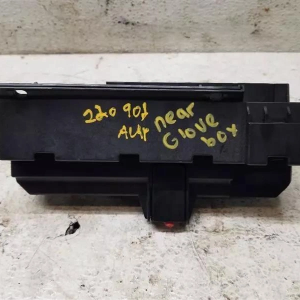 BMW 745e Cabin Air Filter for Sale - Image 3