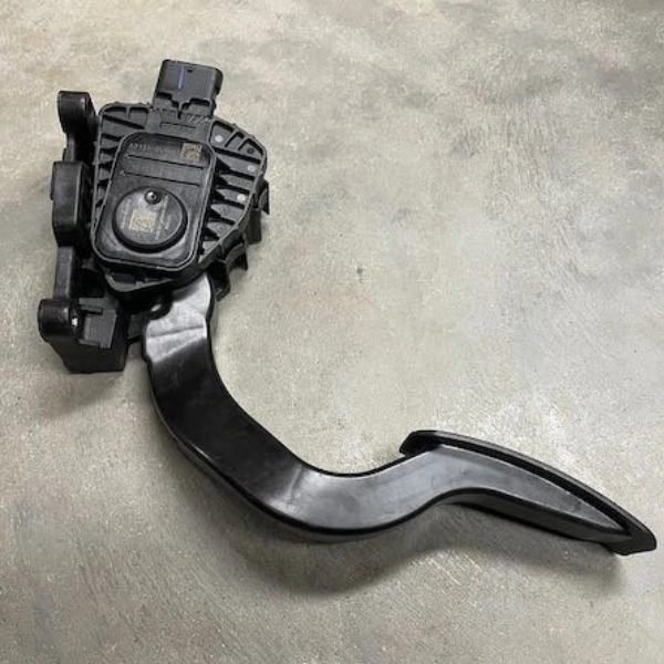 Tesla Model 3 Throttle Body for Sale - Image 2